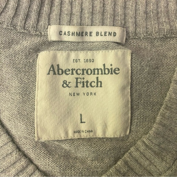 Abercrombie & Fitch Men's Heather Gray V-Neck Sweater GUC L - Picture 3 of 5